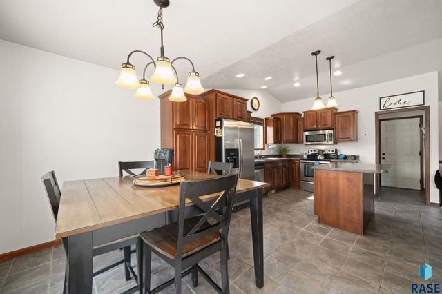 2704 S Grinnell Ave Avenue, Sioux Falls, SD 57106