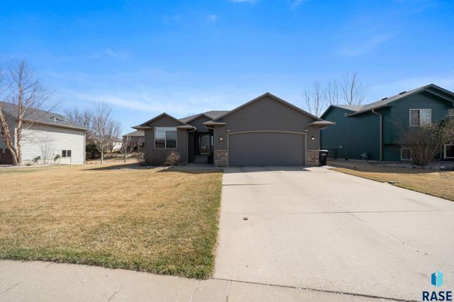 2704 S Grinnell Ave Avenue, Sioux Falls, SD 57106