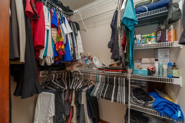 2704 S Grinnell Ave Avenue, Sioux Falls, SD 57106