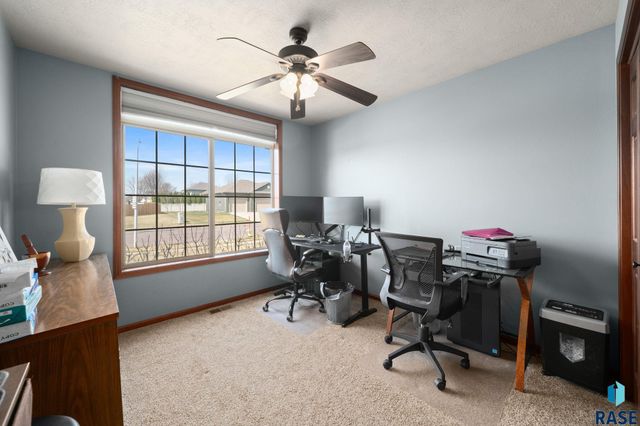 2704 S Grinnell Ave Avenue, Sioux Falls, SD 57106