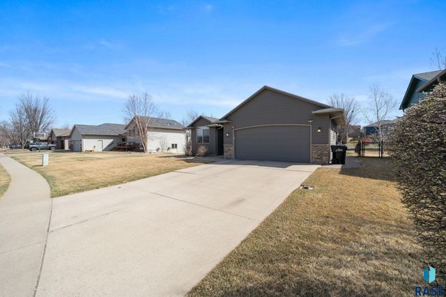 2704 S Grinnell Ave Avenue, Sioux Falls, SD 57106