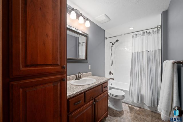 2704 S Grinnell Ave Avenue, Sioux Falls, SD 57106