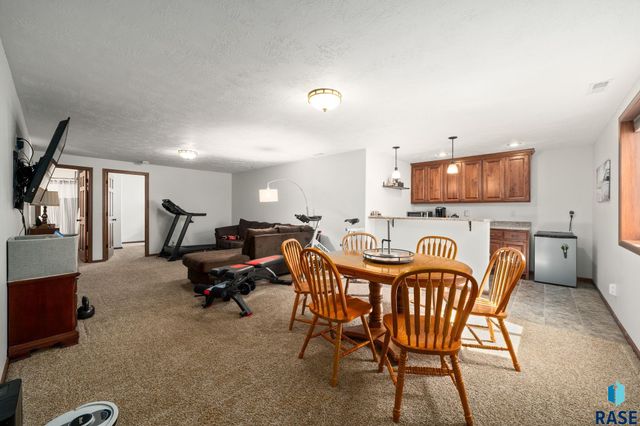 2704 S Grinnell Ave Avenue, Sioux Falls, SD 57106