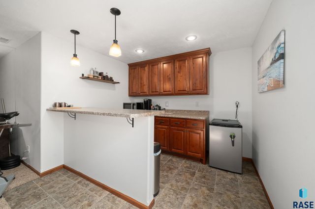 2704 S Grinnell Ave Avenue, Sioux Falls, SD 57106