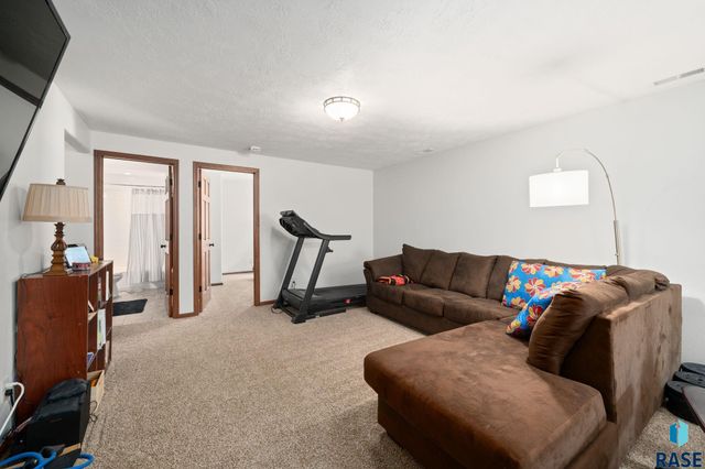 2704 S Grinnell Ave Avenue, Sioux Falls, SD 57106