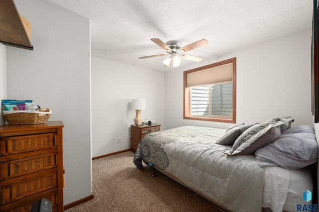 2704 S Grinnell Ave Avenue, Sioux Falls, SD 57106