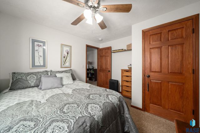 2704 S Grinnell Ave Avenue, Sioux Falls, SD 57106