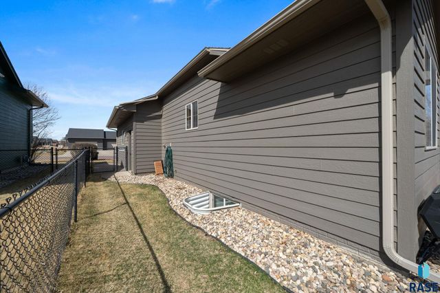 2704 S Grinnell Ave Avenue, Sioux Falls, SD 57106