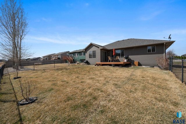 2704 S Grinnell Ave Avenue, Sioux Falls, SD 57106