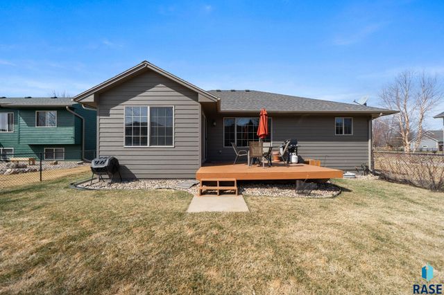 2704 S Grinnell Ave Avenue, Sioux Falls, SD 57106