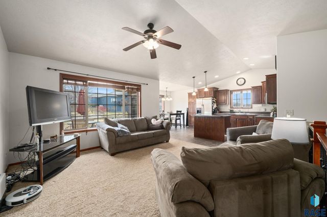 2704 S Grinnell Ave Avenue, Sioux Falls, SD 57106