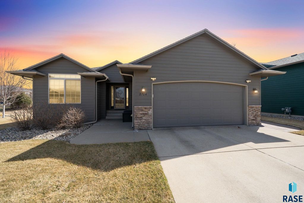 2704 S Grinnell Ave Avenue, Sioux Falls, SD 57106