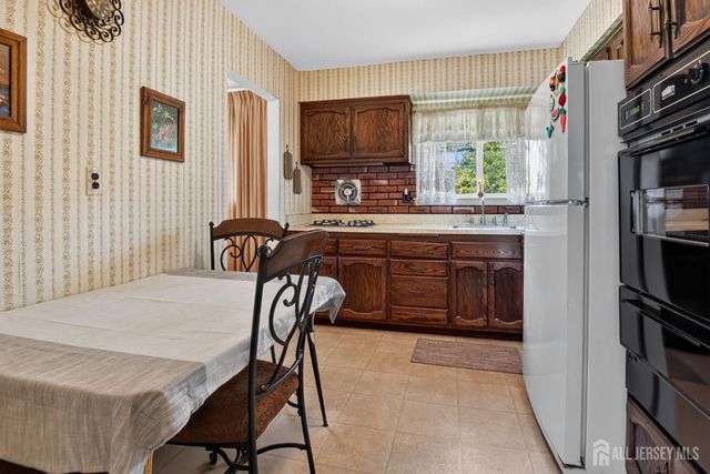 2 Peachwood Court, Milltown, NJ 08850