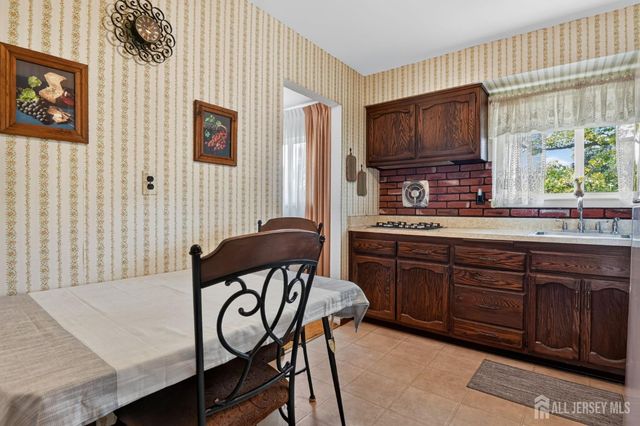 2 Peachwood Court, Milltown, NJ 08850