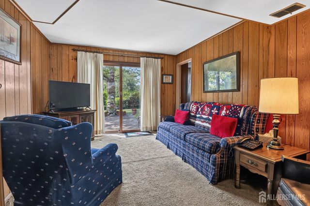 2 Peachwood Court, Milltown, NJ 08850