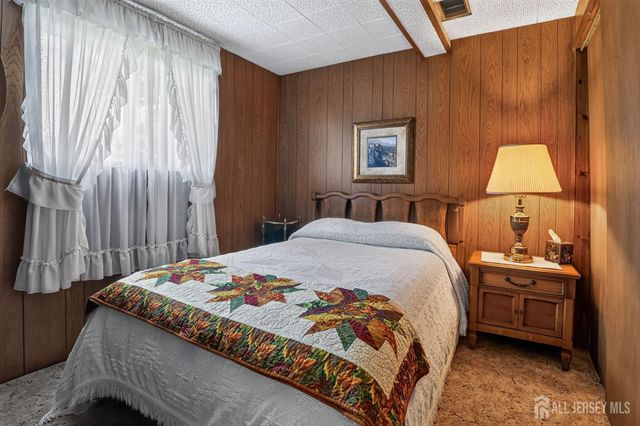 2 Peachwood Court, Milltown, NJ 08850