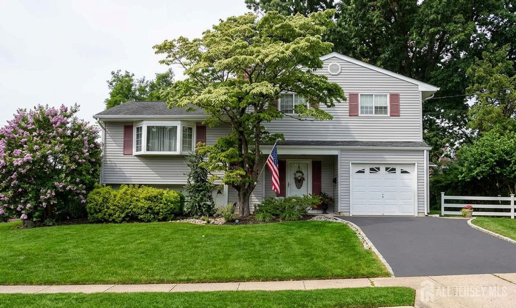 2 Peachwood Court, Milltown, NJ 08850
