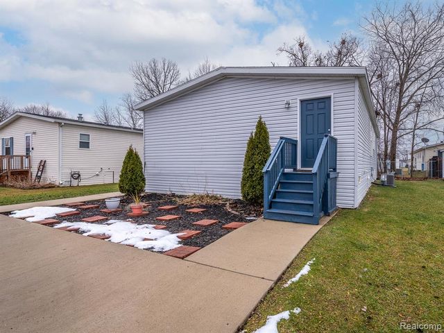 24161 Senate Drive, Flat Rock, MI 48134