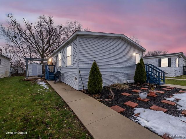 24161 Senate Drive, Flat Rock, MI 48134