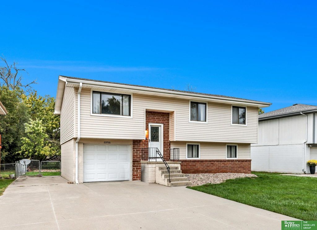 23706 Walnut Circle, Waterloo, NE 68069