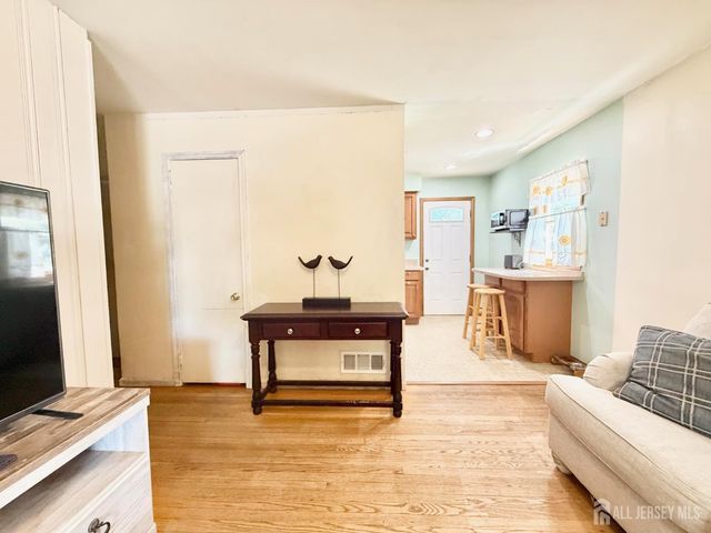 105 Old Post Road, Edison, NJ 08817