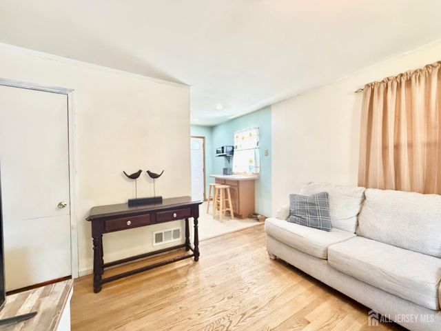 105 Old Post Road, Edison, NJ 08817
