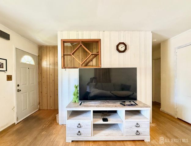 105 Old Post Road, Edison, NJ 08817