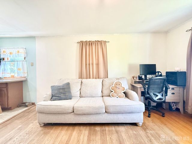 105 Old Post Road, Edison, NJ 08817