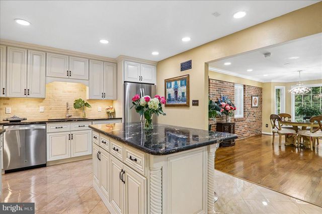 9612 KENTSDALE DR, Potomac, MD 20854