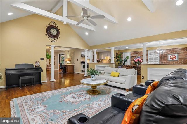9612 KENTSDALE DR, Potomac, MD 20854