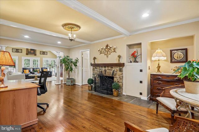 9612 KENTSDALE DR, Potomac, MD 20854