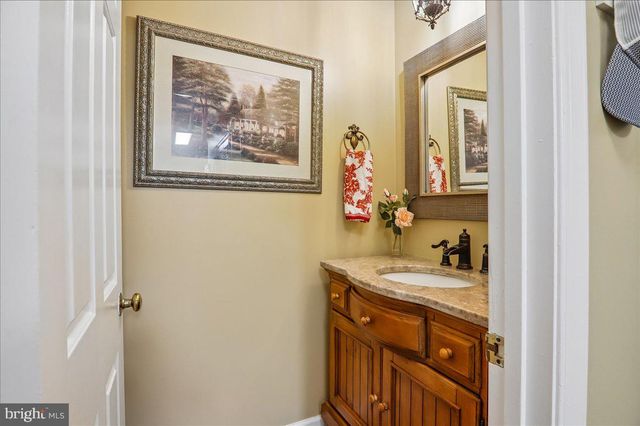 9612 KENTSDALE DR, Potomac, MD 20854
