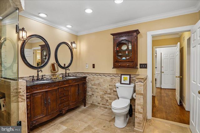 9612 KENTSDALE DR, Potomac, MD 20854