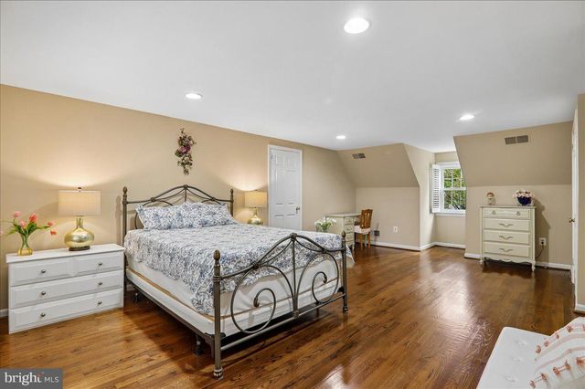 9612 KENTSDALE DR, Potomac, MD 20854
