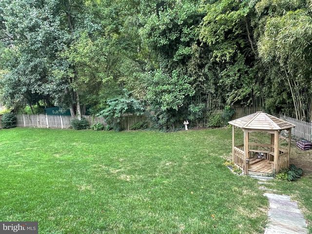 9612 KENTSDALE DR, Potomac, MD 20854