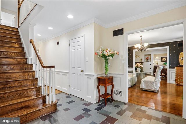 9612 KENTSDALE DR, Potomac, MD 20854