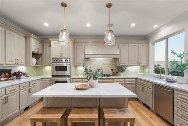 1750 Vista Del Sur, Gilroy, CA 95020