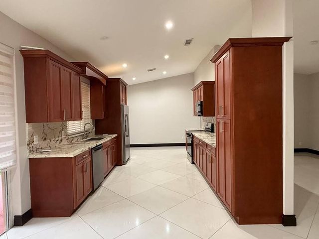 9141 NW 152nd Street, Miami Lakes, FL 33018