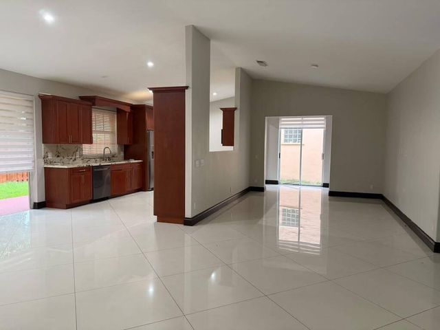 9141 NW 152nd Street, Miami Lakes, FL 33018