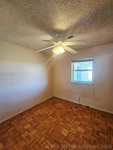 11877 E 61st Place, Broken Arrow, OK 74012