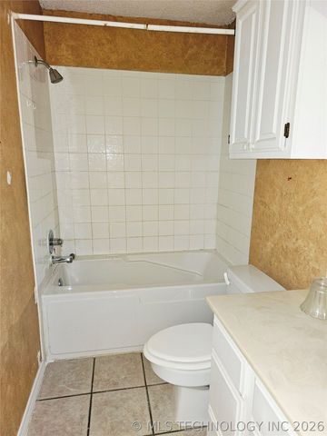 11877 E 61st Place, Broken Arrow, OK 74012