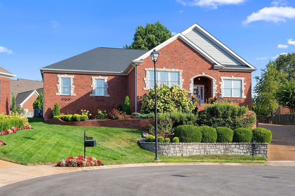 107 Tiffany Ct, Franklin, TN 37064