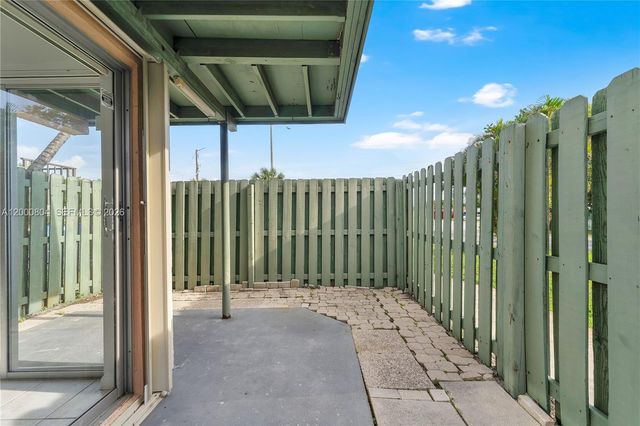 1799 Fairview Villas Dr 1, Palm Springs, FL 33406