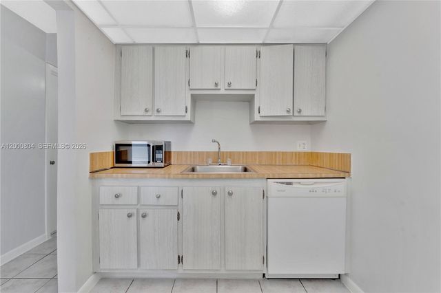 1799 Fairview Villas Dr 1, Palm Springs, FL 33406