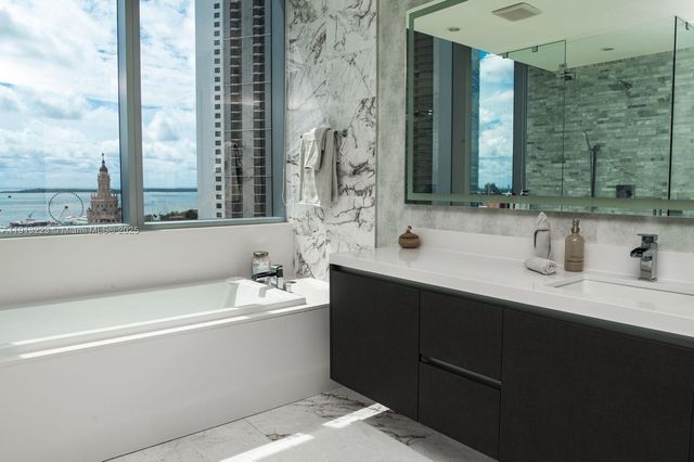 851 NE 1st Ave 1811, Miami, FL 33132