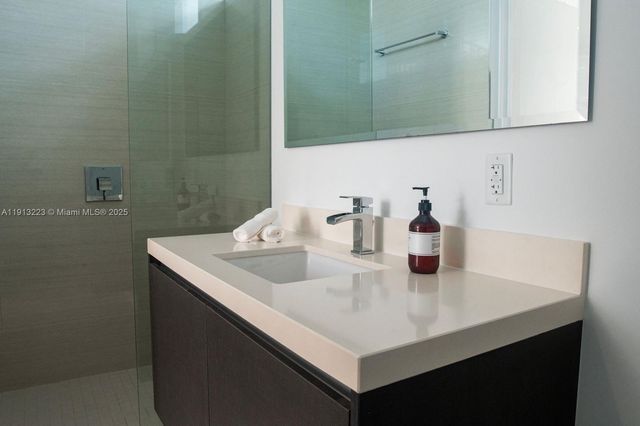 851 NE 1st Ave 1811, Miami, FL 33132