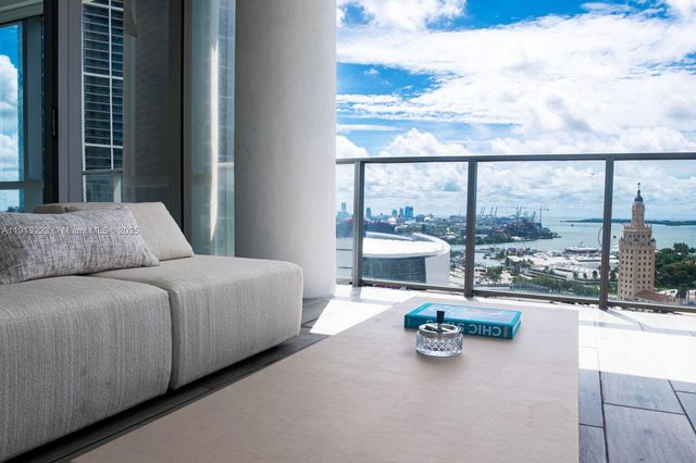 851 NE 1st Ave 1811, Miami, FL 33132