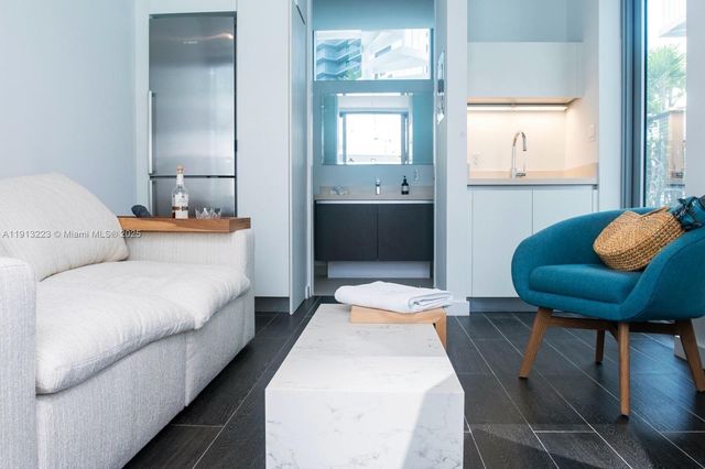 851 NE 1st Ave 1811, Miami, FL 33132