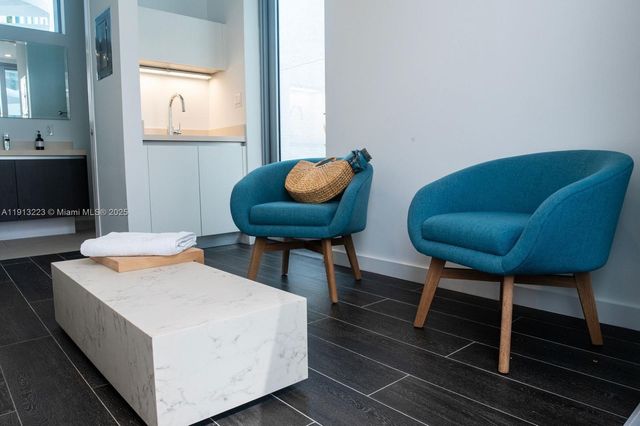 851 NE 1st Ave 1811, Miami, FL 33132