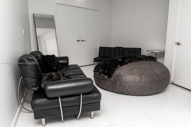 851 NE 1st Ave 1811, Miami, FL 33132